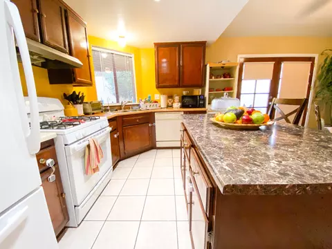 3564 Avocado Ln, Palmdale, CA 93550 photo 9