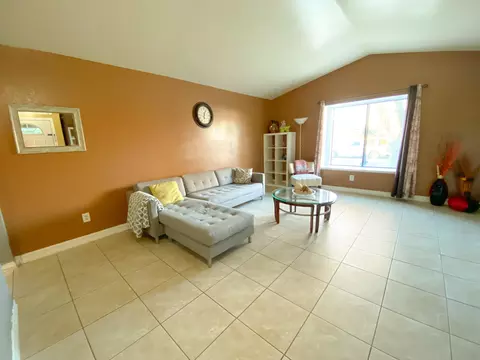 3564 Avocado Ln, Palmdale, CA 93550 photo 4
