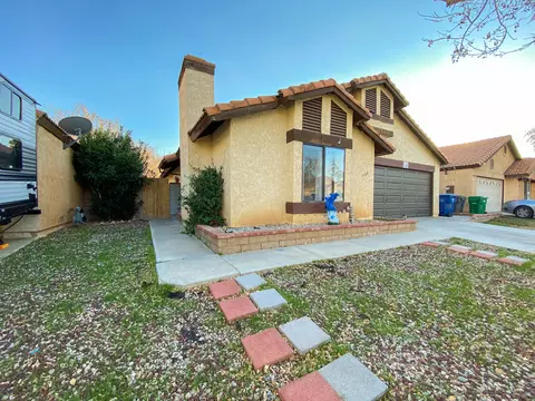 3564 Avocado Ln, Palmdale, CA 93550 photo 2