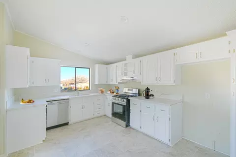16749 Avenue W8 E, Llano, CA 93544 photo 6