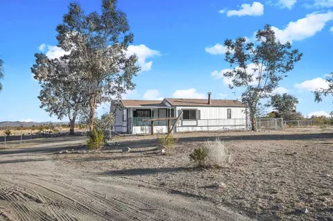 16749 Avenue W8 E, Llano, CA 93544 photo 1
