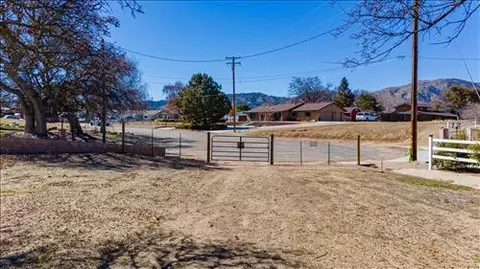 22650 Tree Ct, Tehachapi, CA 93561 photo 3