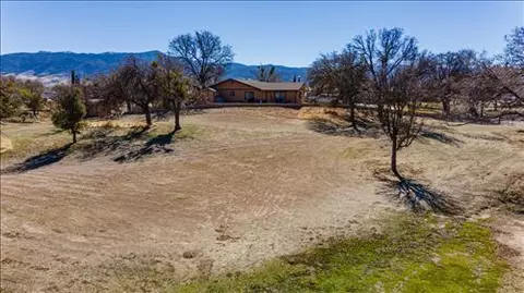 22650 Tree Ct, Tehachapi, CA 93561 photo 4