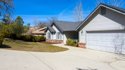30201 Sunland Way, Tehachapi, CA 93561 photo 3