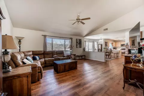 30201 Sunland Way, Tehachapi, CA 93561 photo 6