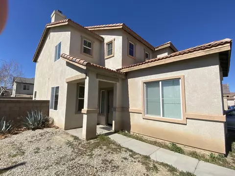 44005 Camellia St, Lancaster, CA 93535 photo 2