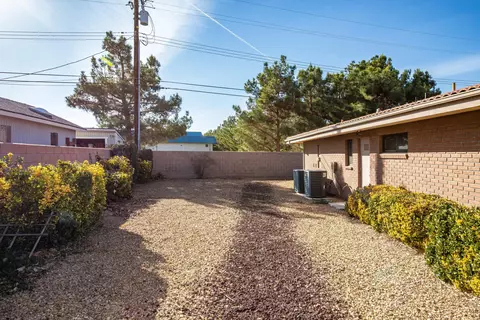 44745 Lowtree Ave, Lancaster, CA 93534 photo 32