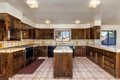 44745 Lowtree Ave, Lancaster, CA 93534 photo 12