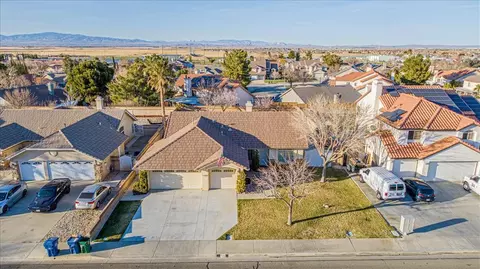 6231 Granite Ct, Lancaster, CA 93536 photo 2