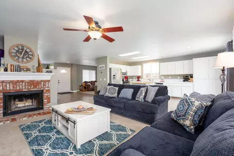 6150 Treehaven Ct, Lancaster, CA 93536 photo 8