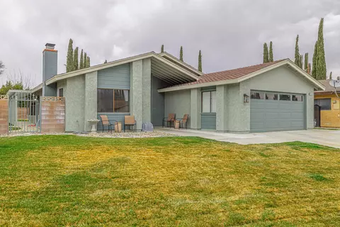 44211 Fine St, Lancaster, CA 93536 photo 2