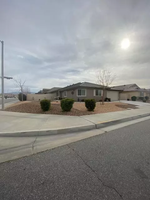 5646 W Forry Ct, Lancaster, CA 93536 photo 1