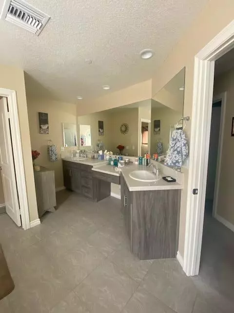 5646 W Forry Ct, Lancaster, CA 93536 photo 9