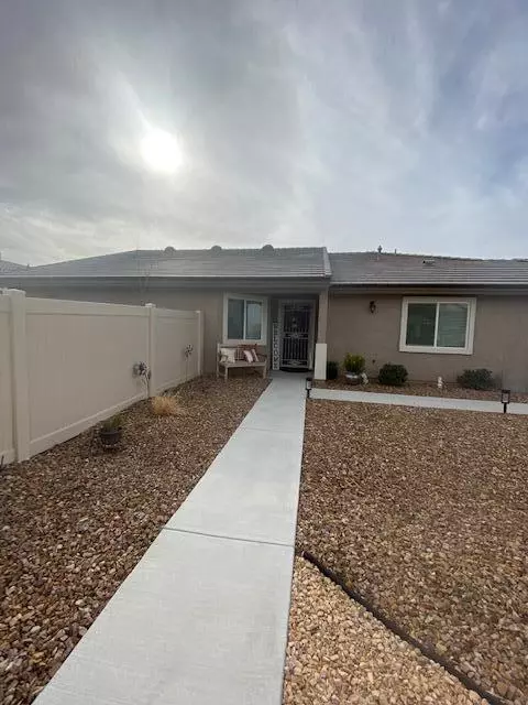 5646 W Forry Ct, Lancaster, CA 93536 photo 2