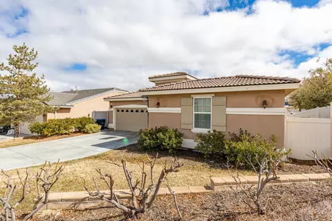 1351 Clasico Dr, Tehachapi, CA 93561 photo 3