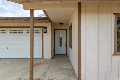 22730 Lake Dr, Tehachapi, CA 93561 photo 2