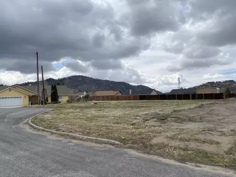 18141 Ghost Town St, Tehachapi, CA 93561 photo 4