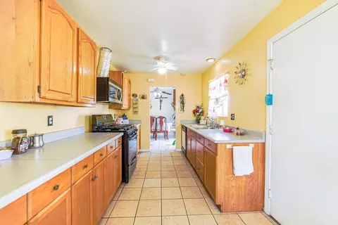 38654 21st St E, Palmdale, CA 93550 photo 2