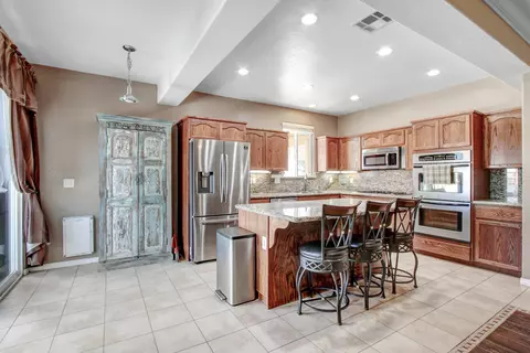 3631 Avenue K E, Lancaster, CA 93535 photo 2