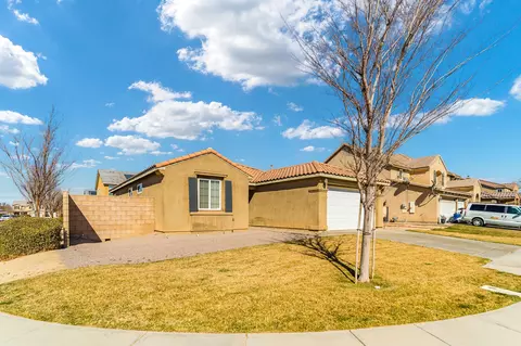 1733 Imperial St, Lancaster, CA 93534 photo 2