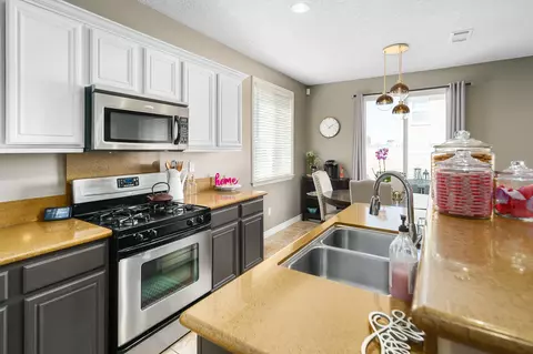 1733 Imperial St, Lancaster, CA 93534 photo 9