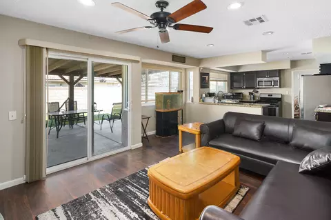 2819 Springfield Pl, Lancaster, CA 93536 photo 8