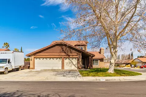 2819 Springfield Pl, Lancaster, CA 93536 photo 2