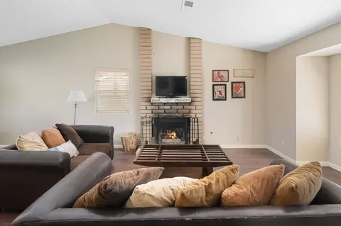 2819 Springfield Pl, Lancaster, CA 93536 photo 3