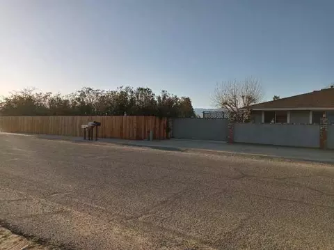 16208 Chuka Ave, Palmdale, CA 93591 photo 2