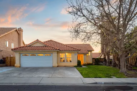 42417 Coronet Ct, Lancaster, CA 93536 photo 2