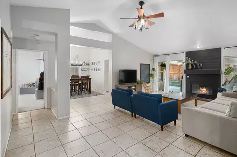 42417 Coronet Ct, Lancaster, CA 93536 photo 4