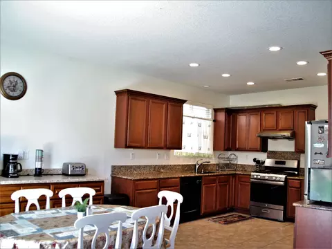 37606 Ruby Red Ln, Palmdale, CA 93551 photo 13