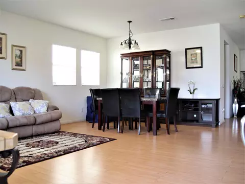 37606 Ruby Red Ln, Palmdale, CA 93551 photo 3