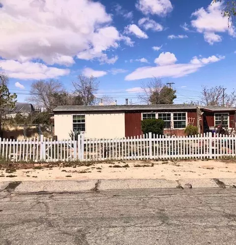 1127 Ave P14 W, Palmdale, CA 93551 photo 1
