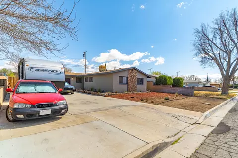 45502 Lorimer Ave, Lancaster, CA 93534 photo 2