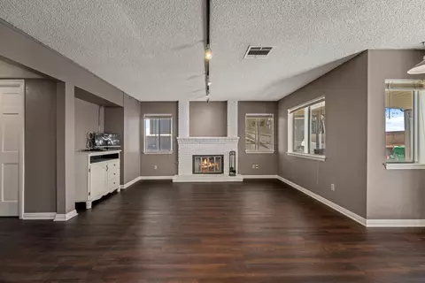 3840 Jonathon Ct, Lancaster, CA 93536 photo 8
