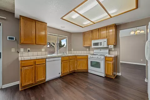 3840 Jonathon Ct, Lancaster, CA 93536 photo 11