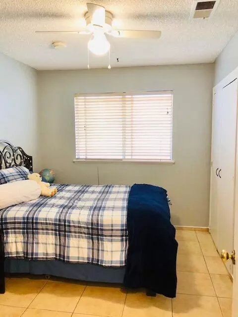 1043 Herzel Ave, Lancaster, CA 93535 photo 14
