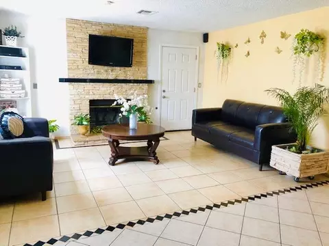 1043 Herzel Ave, Lancaster, CA 93535 photo 2