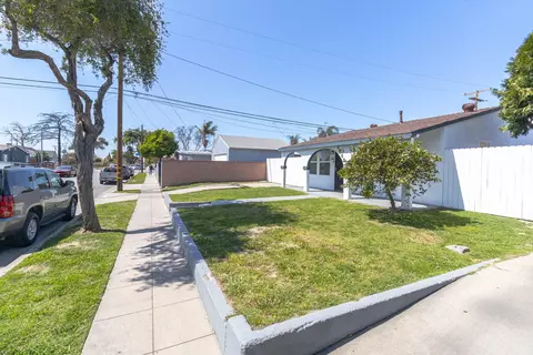 4915 San Luis St E, Compton, CA 90221 photo 2