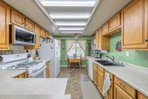 40313 176th St E, Palmdale, CA 93591 photo 13