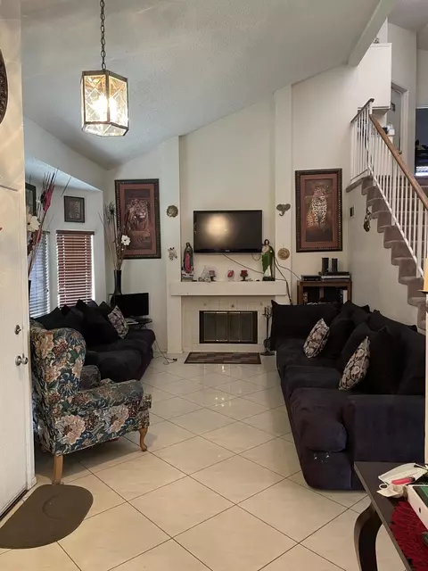 37542 45th St E, Palmdale, CA 93552 photo 2