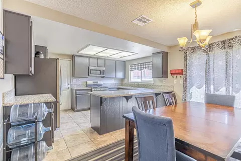37419 Silk Tree Ln, Palmdale, CA 93550 photo 6