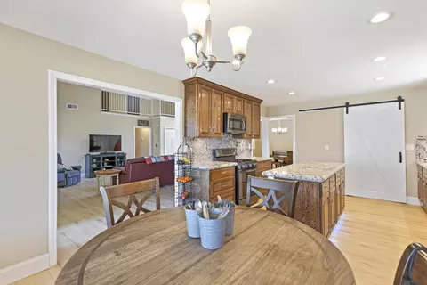 24121 Martingale Way, Tehachapi, CA 93561 photo 3