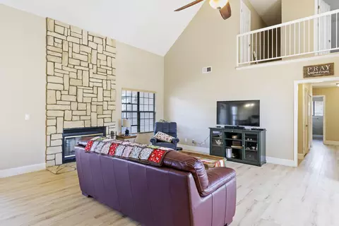 24121 Martingale Way, Tehachapi, CA 93561 photo 5