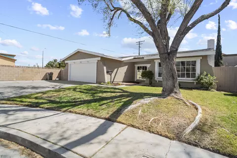824 Pondera St E, Lancaster, CA 93535 photo 3