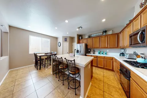 4620 Spice St, Lancaster, CA 93536 photo 2
