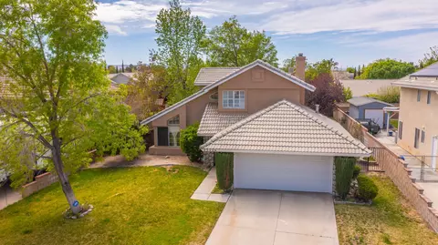 43429 Carpenter Dr, Lancaster, CA 93535 photo 2