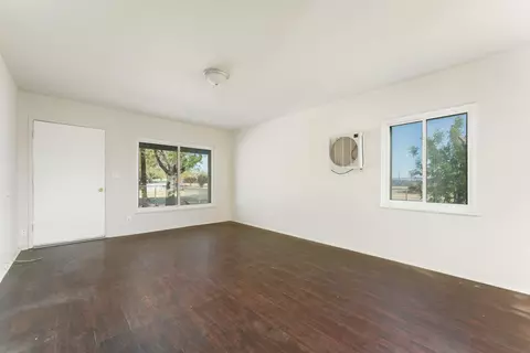 44960 Foxton Ave, Lancaster, CA 93535 photo 2
