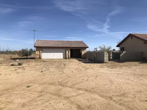 6955 Maricopa Rd, Phelan, CA 92371 photo 2